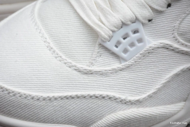 Air 4 Levi's x Jordan 'White' AO2571-100 0710